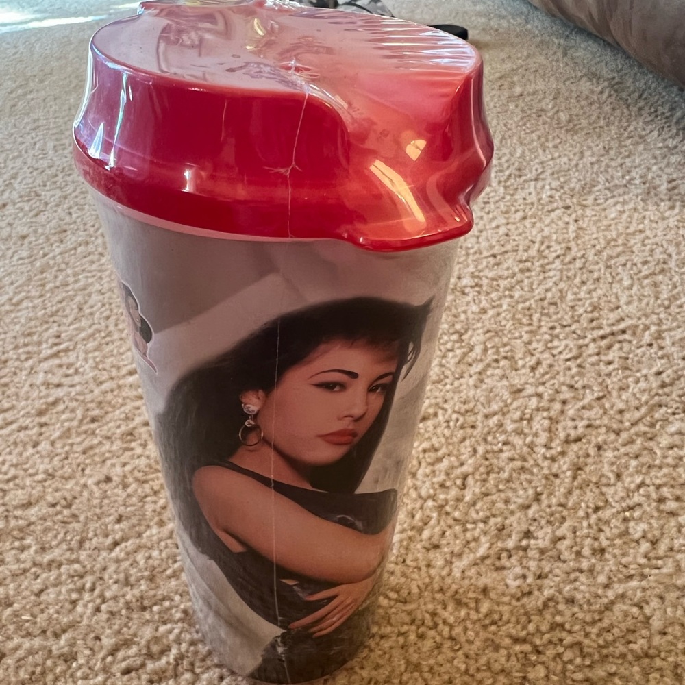 ♥️Selena Tumbler♥️